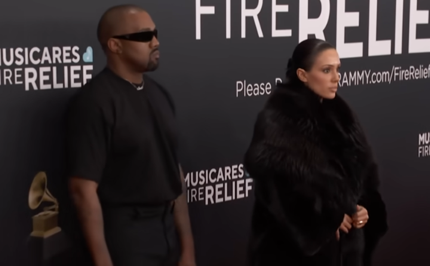 Bianca Censori, esposa de Kanye West, choca ao aparecer nua no Grammy; veja reações
