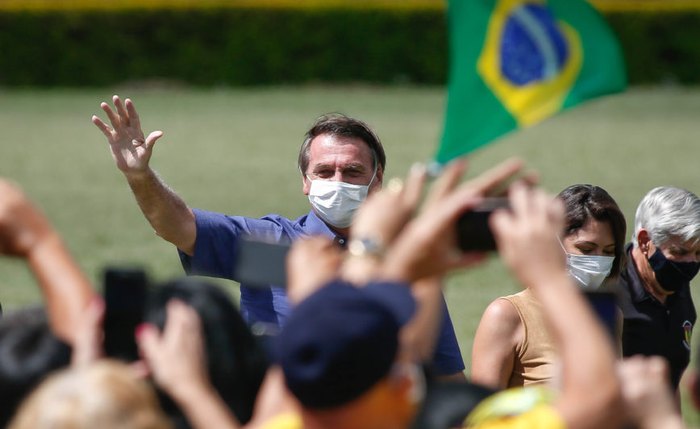 Bolsonaro comemora aniversário com apoiadores neste domingo