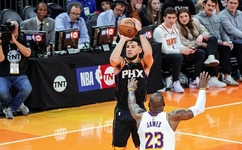 Phoenix Suns reage e bate Lakers em casa pela NBA Cup; Bucks superam Heat