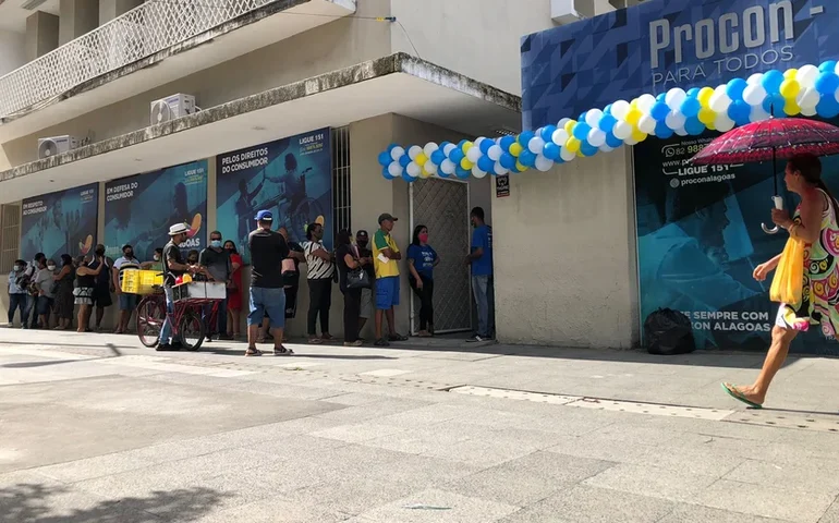 Casal oferece até 100% de desconto em juros de dívidas durante Feirão do Procon