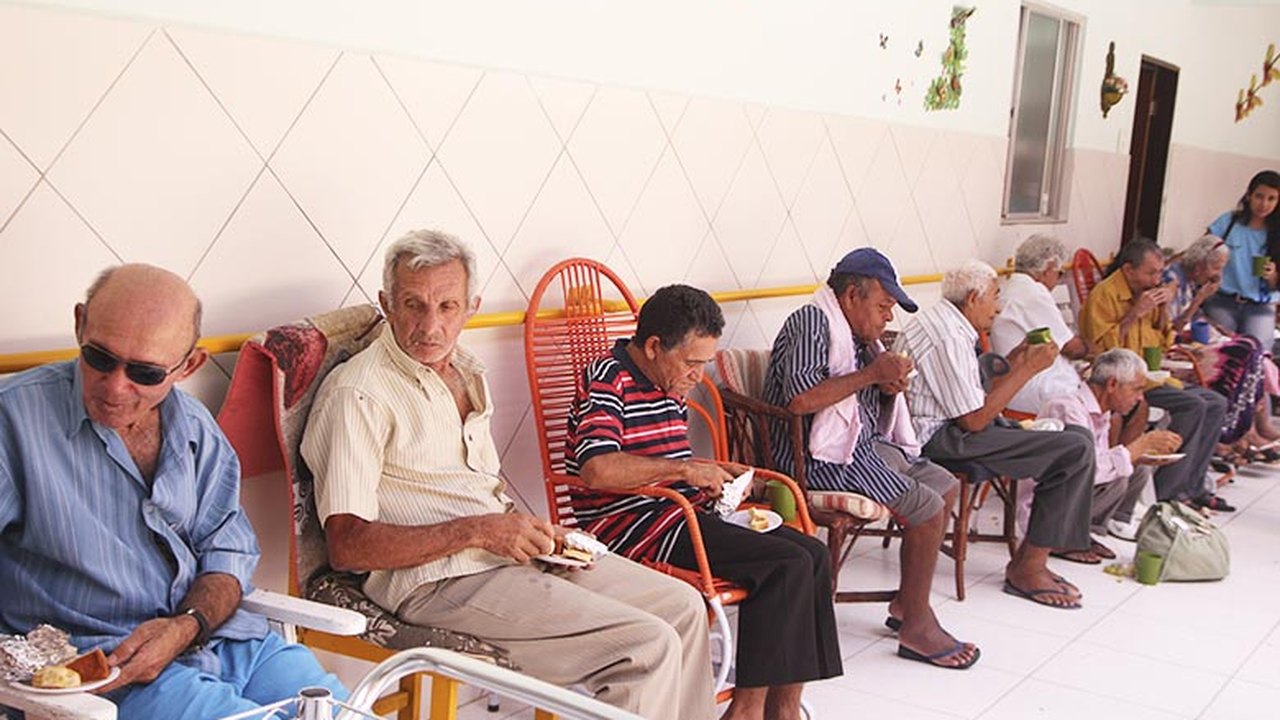 Arapiraca: Idosos são homenageados com café da manhã