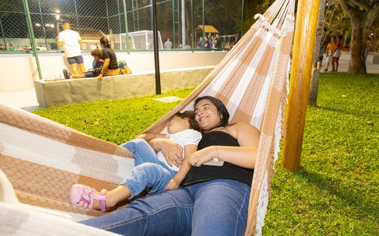 Prefeito Luciano entrega área de convívio social com redário em Arapiraca