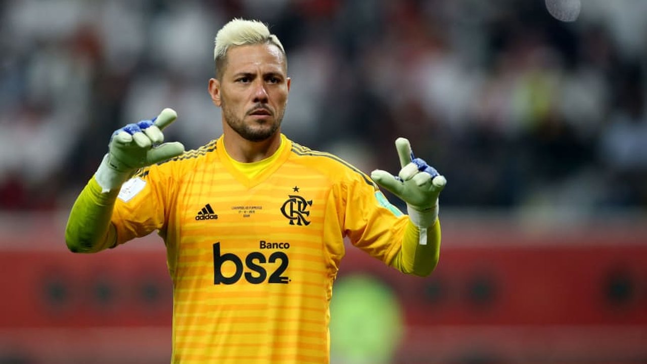 Celta de Vigo oficializa a volta do goleiro Diego Alves ao futebol espanhol