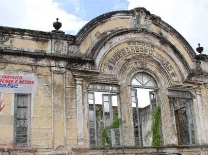 Governo Presente: recuperação de escola para população quitundense