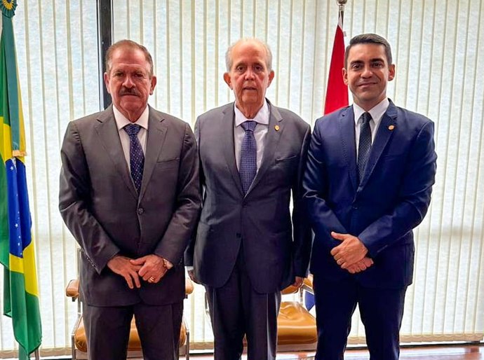 Celyrio Adamastor e Geneir Marques dialogam com ministro Humberto Martins