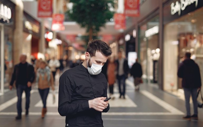 Fluxo de pessoas em lojas físicas sobe 194% em junho; em shoppings, alta de 126%