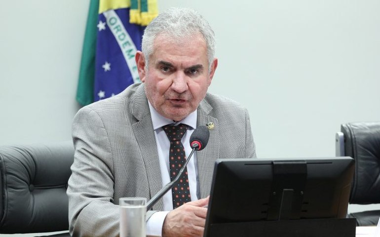 Chapa petista leva senador Ângelo Coronel à oposição na Bahia