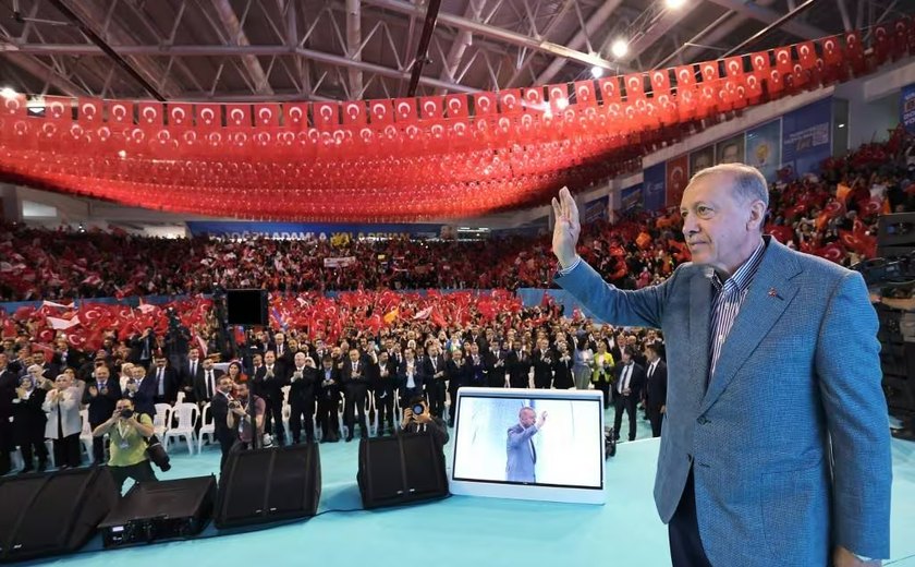 Erdogan tem 85% de chance de vencer segundo turno na Turquia neste domingo, diz Eurasia