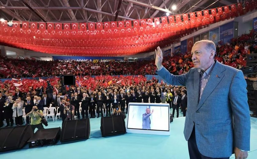 Erdogan tem 85% de chance de vencer segundo turno na Turquia neste domingo, diz Eurasia