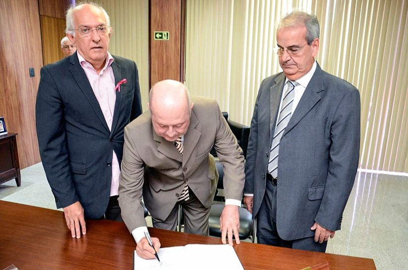 Conselheiro Fernando Toledo empossado corregedor-geral do TCE/AL