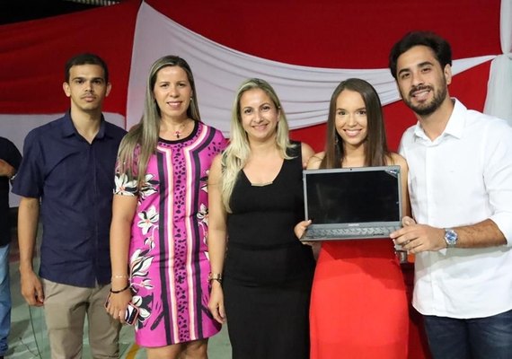 Prefeito Celino Rocha acompanha serviços de piçarramento no acesso ao Sítio do Meio