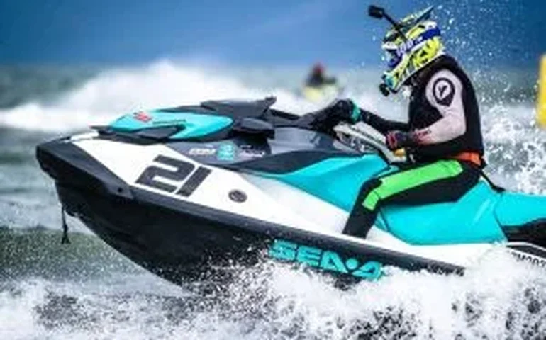 Rio Boat Show realiza desfile com 50 jets neste sábado (18)