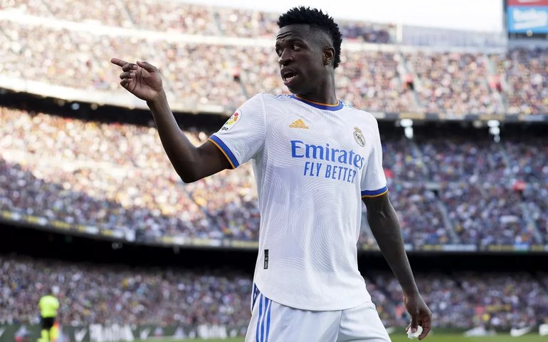 Modric e Ancelotti dão apoio a Vini Jr contra preconceitos racistas nos estádios