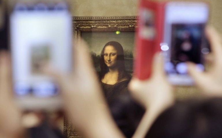 Louvre é prejudicado por sistema de segurança antiquado e redução de pessoal, diz funcionária