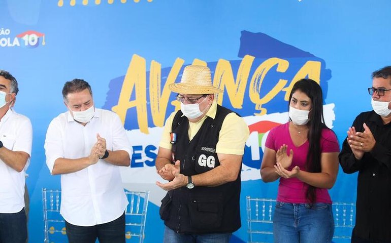 Ao lado de Gabi Gonçalves, Prefeito de Rio Largo entrega melhorias à população por todo o município