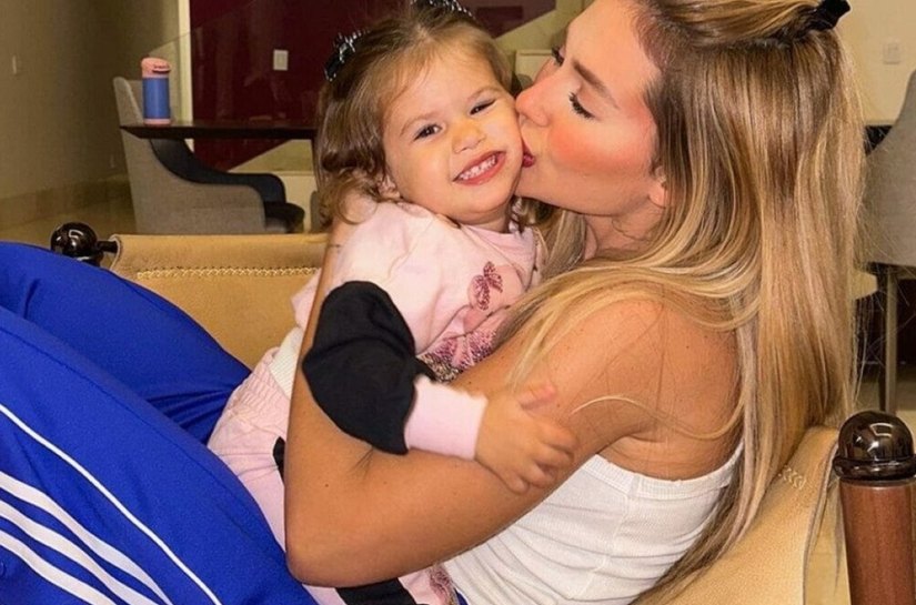 Virginia Fonseca chora com primogênita após momento super fofo