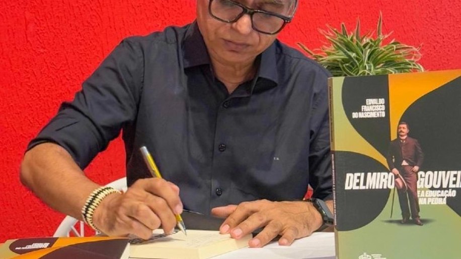 Lançamento: nova edição de Delmiro Gouveia e a Educação na Pedra vende mais de 100 exemplares