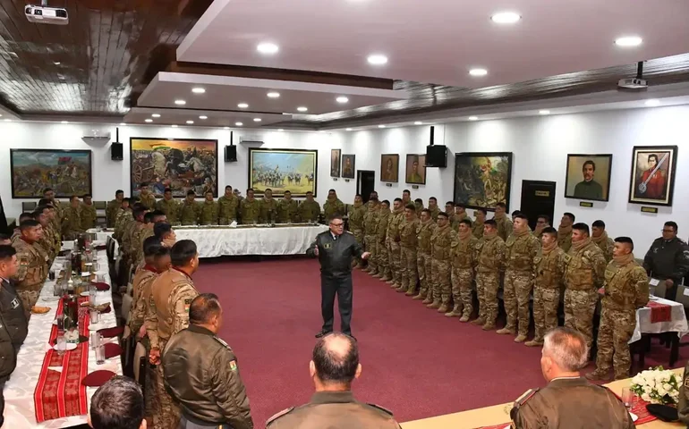 General é preso na Bolívia após tentativa de golpe