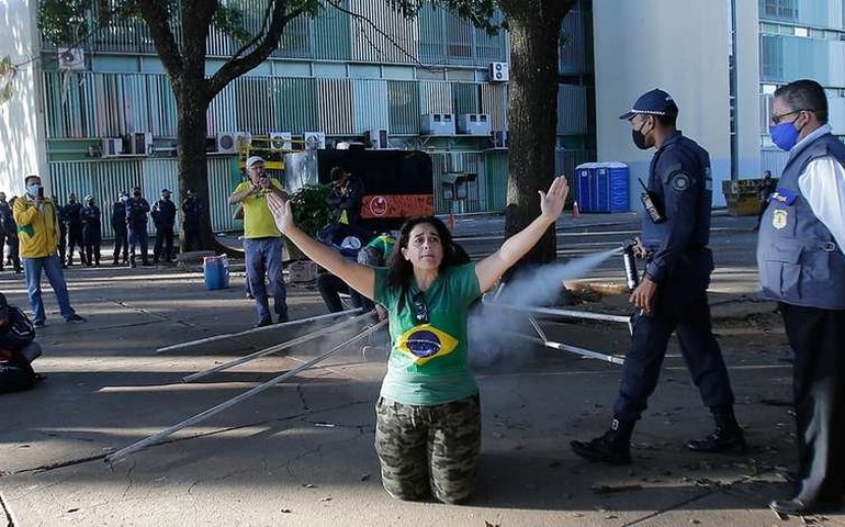 Governo do DF diz que removeu acampamento bolsonarista por causa da pandemia
