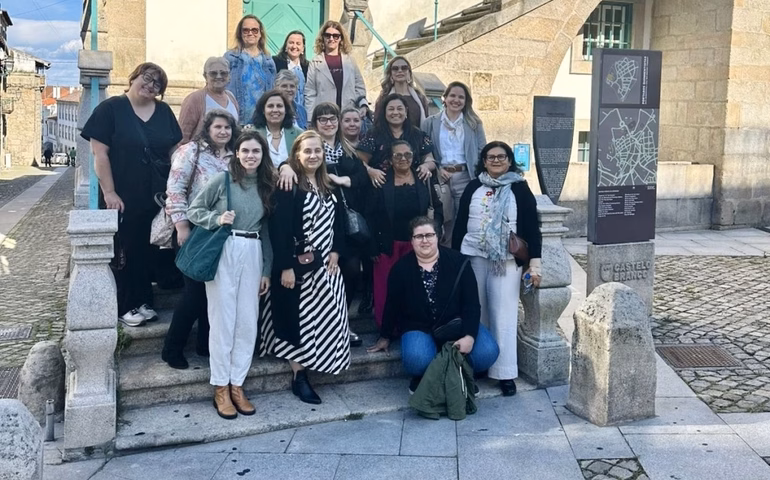 Na Europa: Artesã representa Penedo em evento internacional de bordado