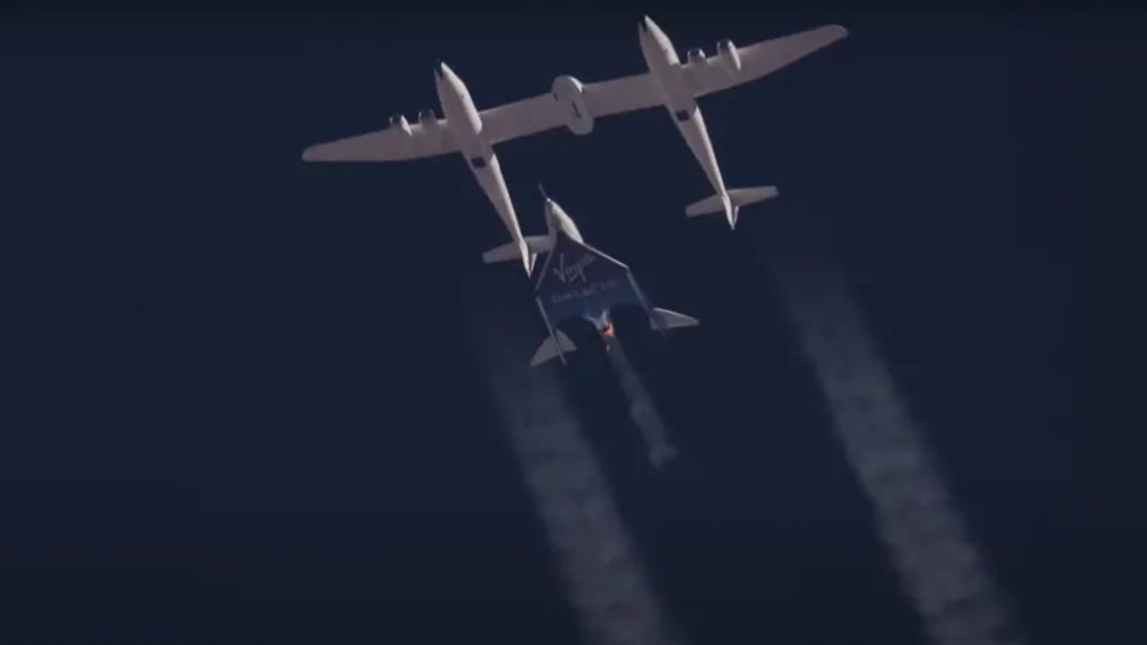 Virgin Galactic leva seus primeiros turistas ao espaço