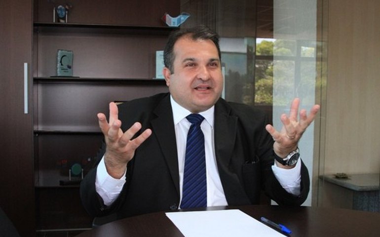 Em reunião com deputados, secretário da Fazenda apresenta detalhes do projeto que extingue descontos para aposentados