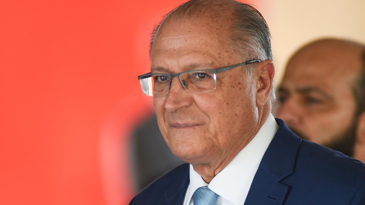 Alckmin diz que reação brasileira ao tarifaço proposto por Trump não deve ser 'olho por olho'