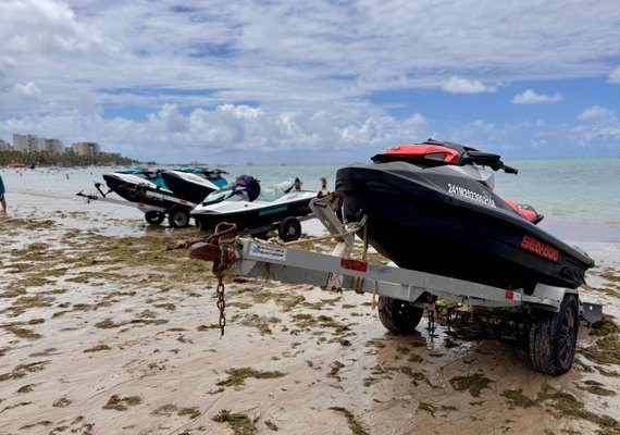 Operação integrada fiscaliza comércio irregular de passeios em Jet Skis na orla marítima