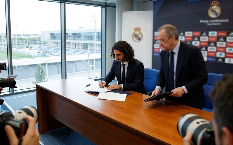 Cucurella assina contrato com o Real Madrid, afirma jornalista