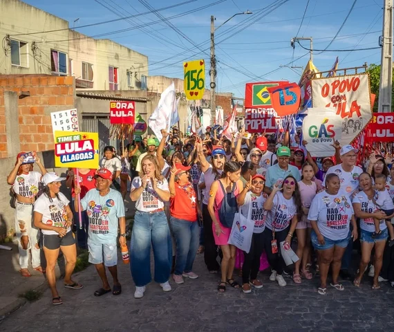 Mulheres vão às ruas do Benedito Bentes em apoio a Renan Calheiros e Dr. Wanderley