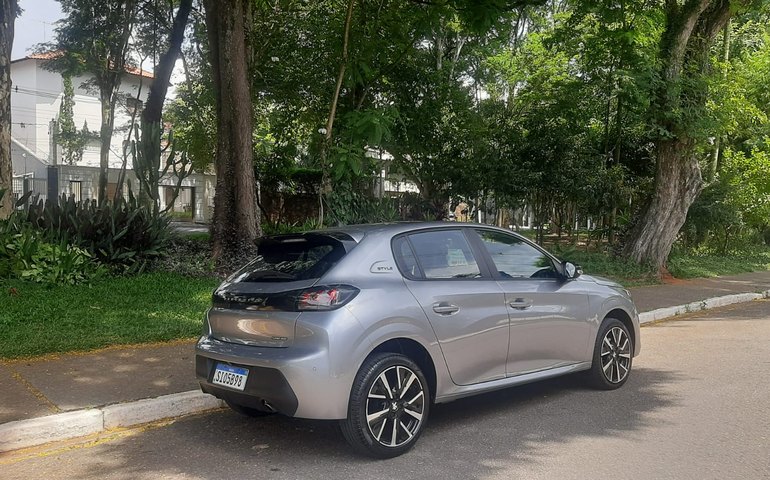 Peugeot 208 dá enorme salto com motor turbo