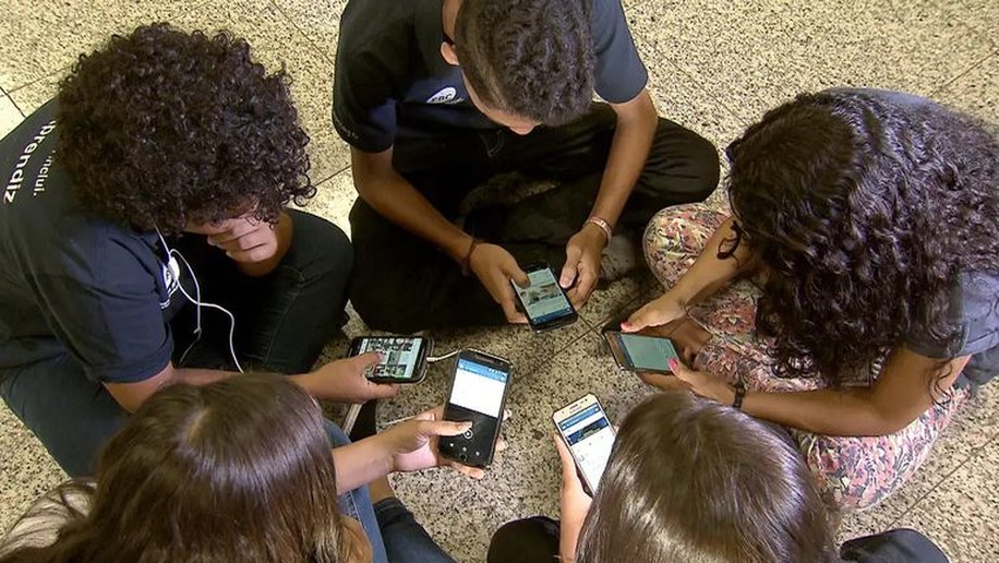 Plataformas acessadas por crianças e adolescentes precisam publicar relatório de transparência