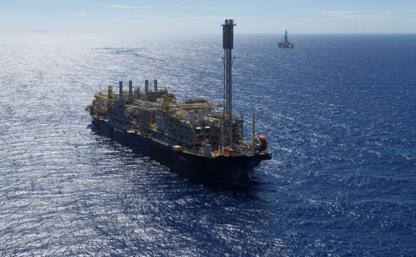 Transpetro elege Tsakos para afretar 9 navios e dobrar alívio de plataformas da Petrobras