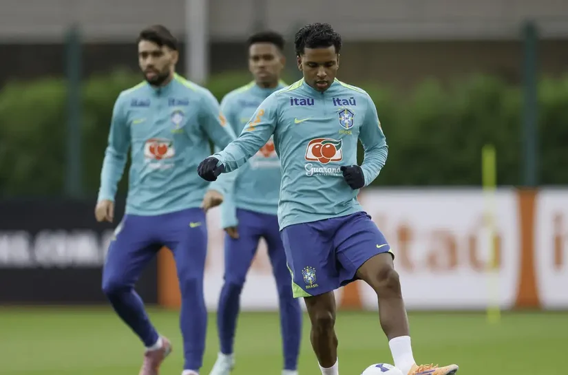 Seleção realiza primeiro treino para amistosos na Europa