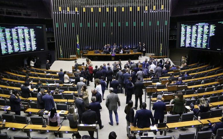 Câmara aprova doação de helicópteros antigos ao Paraguai e Uruguai