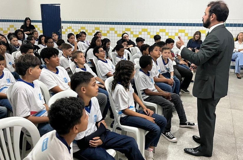 Adolescentes de escola no Farol aprendem a construir ambiente escolar saudável com o Cidadania e Justiça