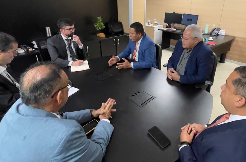 Com apoio de Calheiros, prefeito Júlio se reúne no Ministério das Cidades para destravar obras