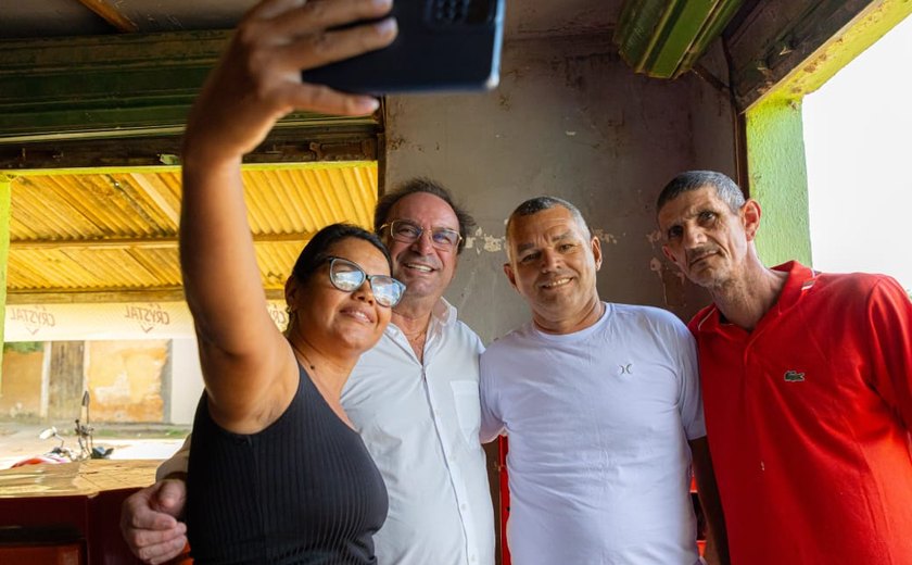 Comerciantes do João Paulo II agradecem ao prefeito Luciano Barbosa pela pavimentação no bairro