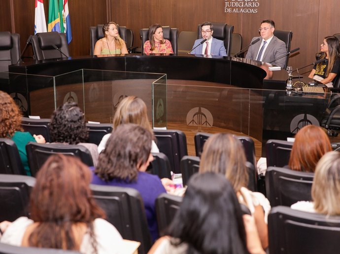 TJAL discute combate à violência doméstica com instituições da rede de proteção