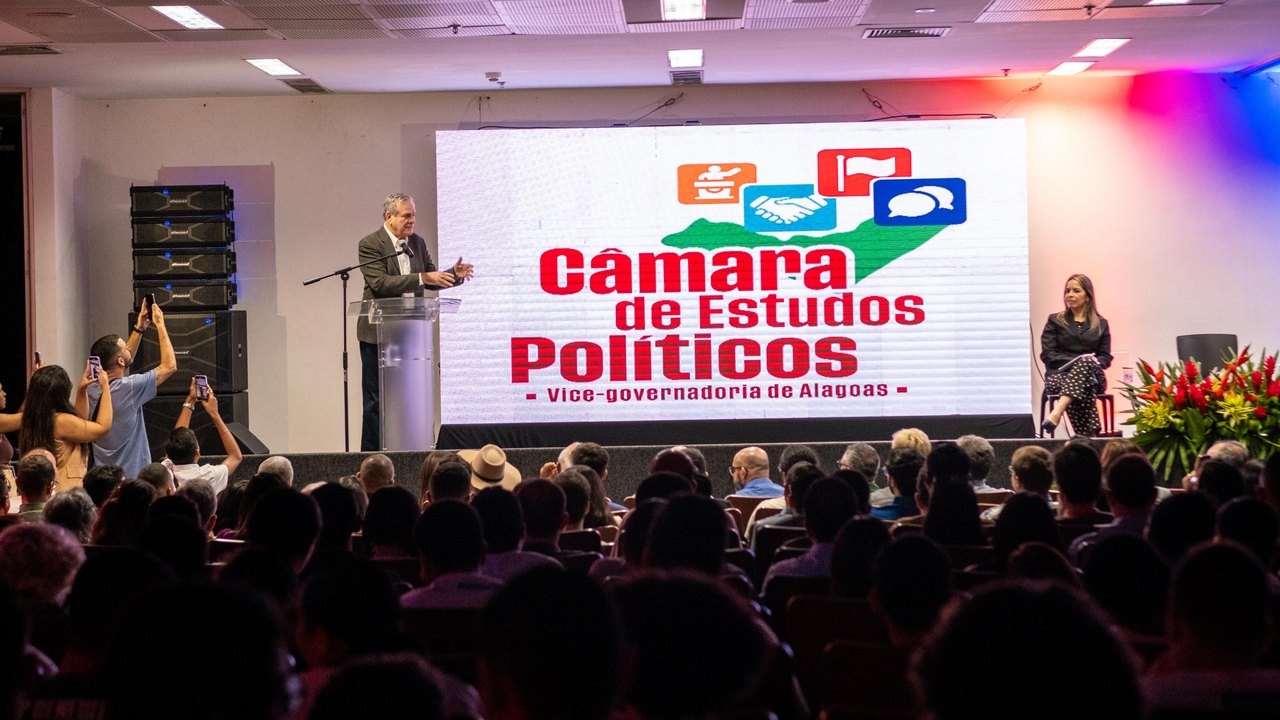 Câmara de Estudos Políticos da Vice-Governadoria de Alagoas recebe médica e deputada Jandira Feghali