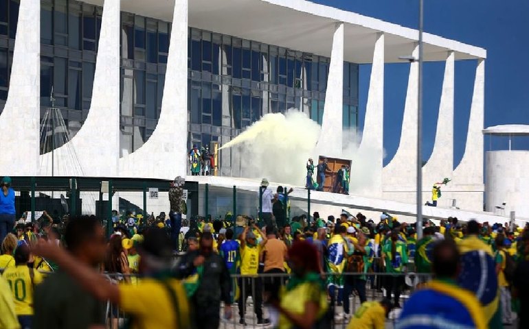 Extremistas responderão por tentativa de depor governo legitimamente constituído