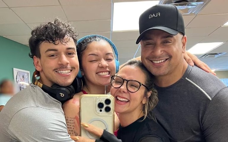 Xanddy e Carla Perez se pronunciam sobre rumores de crise familiar: 'Nossos filhos são livres'