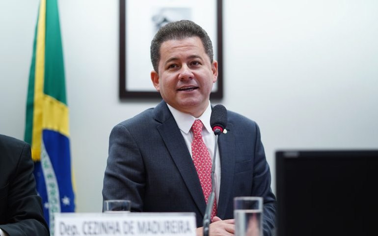 Comissão aprova proposta que amplia número de estações de rádio e TV permitidas por empresa