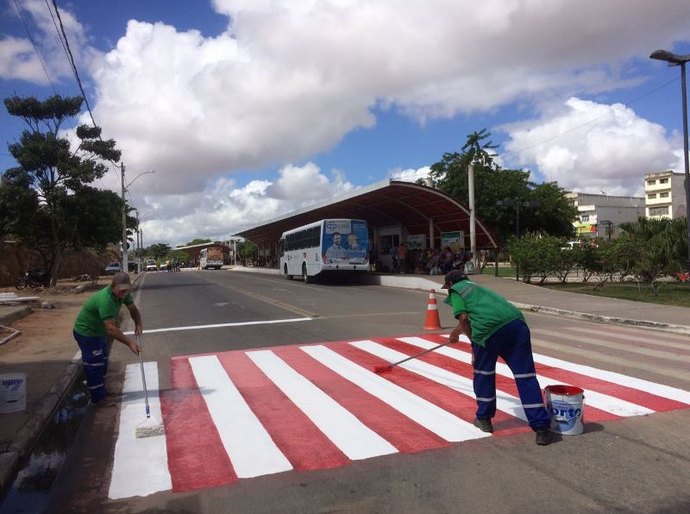 SMTT realiza pintura de sinalização horizontal no Arapiraca Cuida de Mim