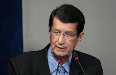 Projeto de Antônio Holanda concede título de cidadania maceioense e a comenda Mário Guimarães a primeira-dama de Alagoas 