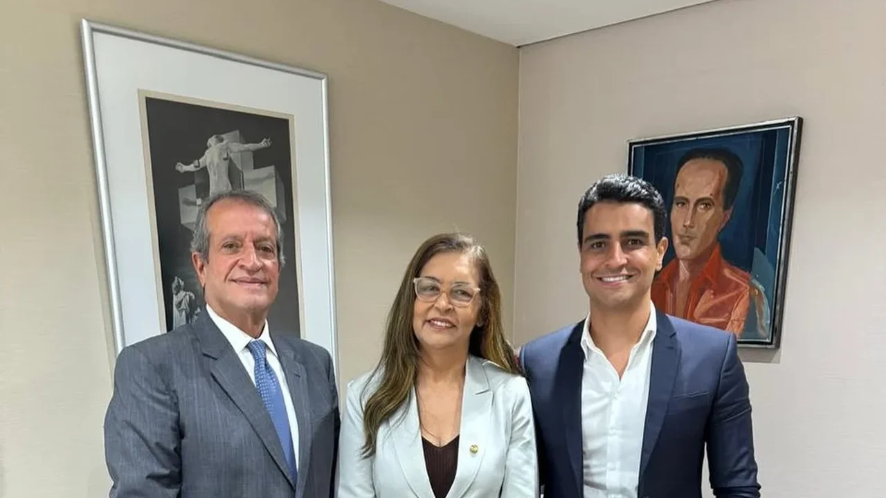 Foto de JHC com presidente nacional do PL 'acende alerta' para garantias eleitorais em Alagoas