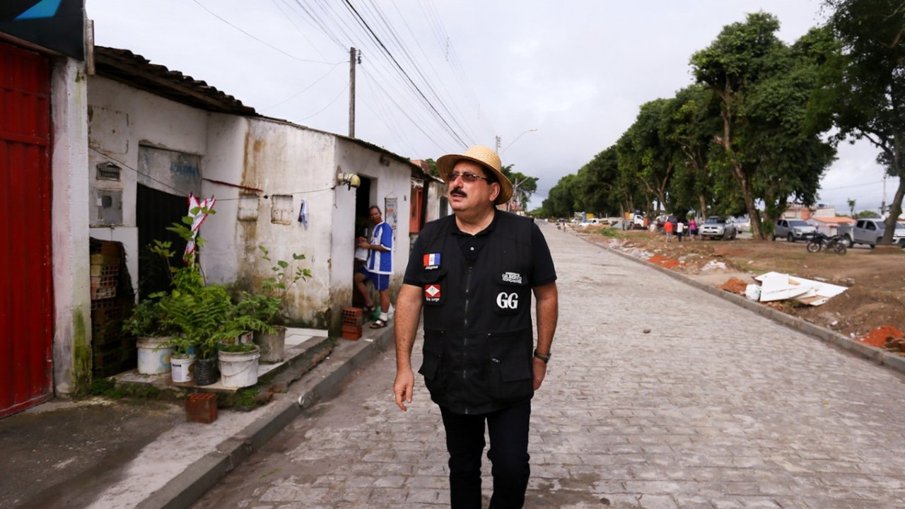 Prefeito de Rio Largo fiscaliza andamento das obras de pavimentação e drenagem do Complexo Brasil Novo