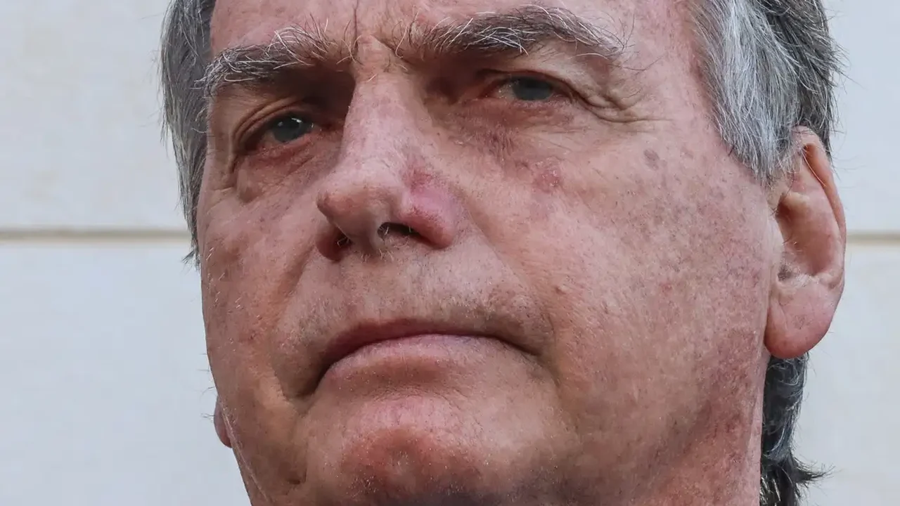 Maquiador de Michele cria linha de perfume para Jair Bolsonaro
