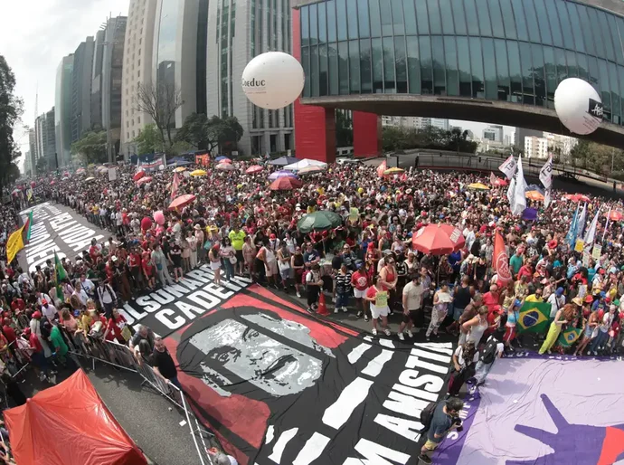 Multidões ocupam capitais contra anistia e PEC da Blindagem