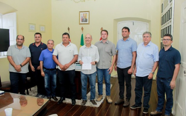 Ronaldo Lopes assina ordem de serviço para obras de drenagem no Ouro Verde, Litoral e Cacimbinhas